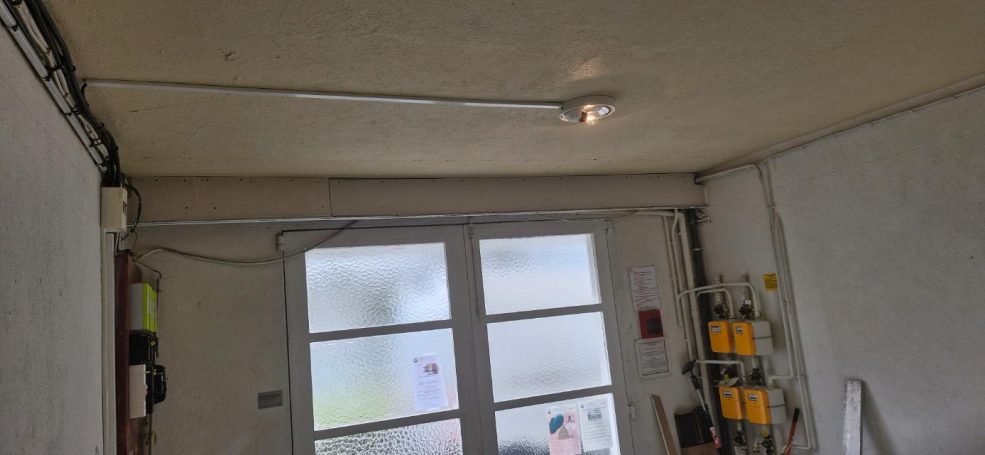 RENOVATION PLAFOND AVEC DALLES AVANT